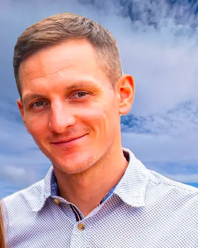 Florian Hänni employé de CRH Sàrl à Saint-Aubin